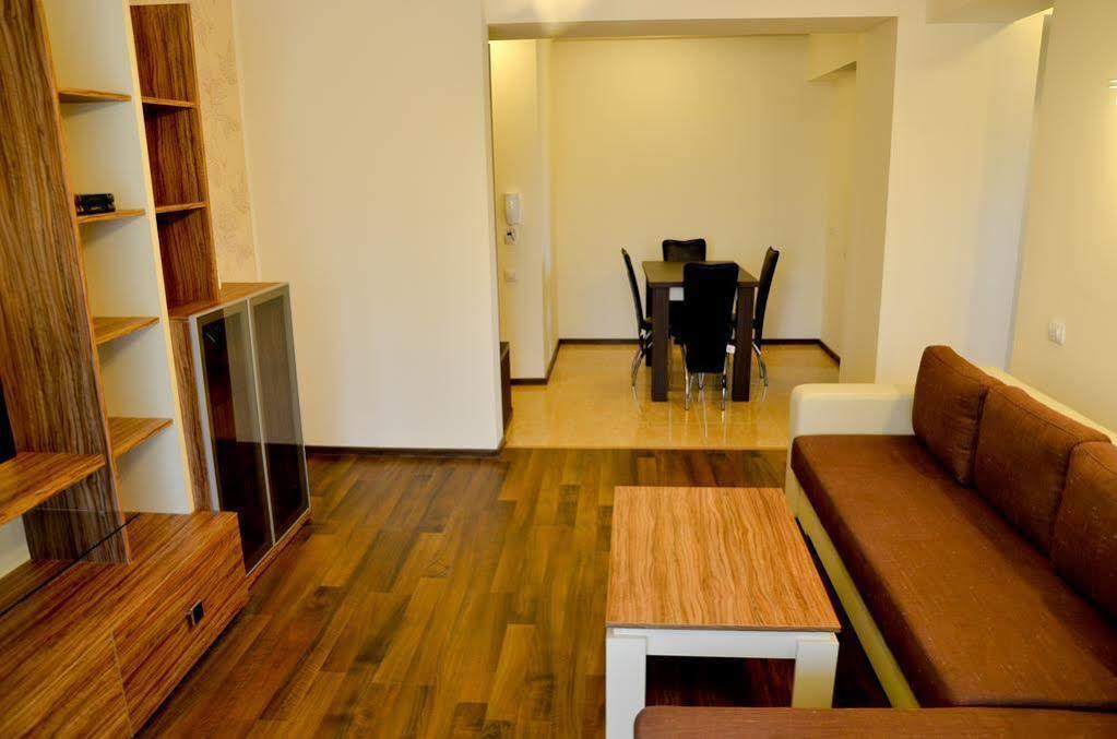 Arlequin Apartments Mamaia Exterior foto